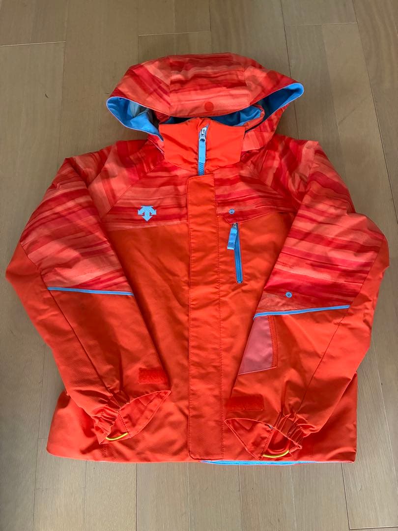 デサントのジュニア用スキーウェア140