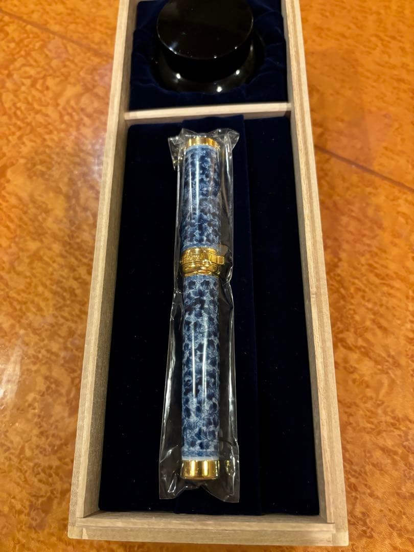 有田焼創業400年記念万年筆 染付獅子唐草（源右衛門窯製） 細字