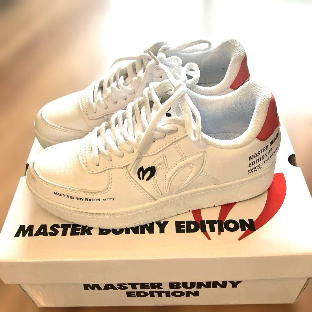 美品！MASTER BUNNY EDITION ホワイトスニーカー 23.0cm