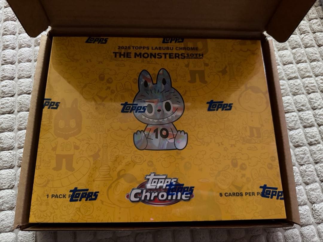 Topps ラブブ　1box 未開封