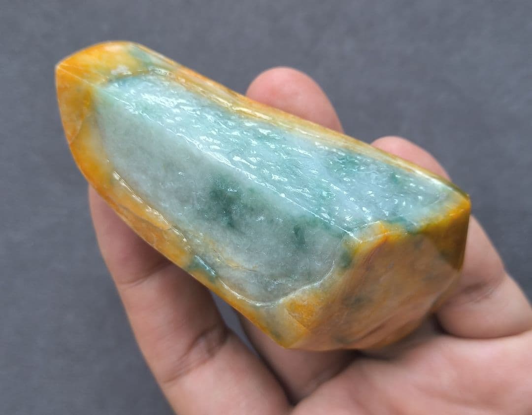 【貴重】ミャンマー産黄本翡翠（ジェダイト）の原石（204ｇ）