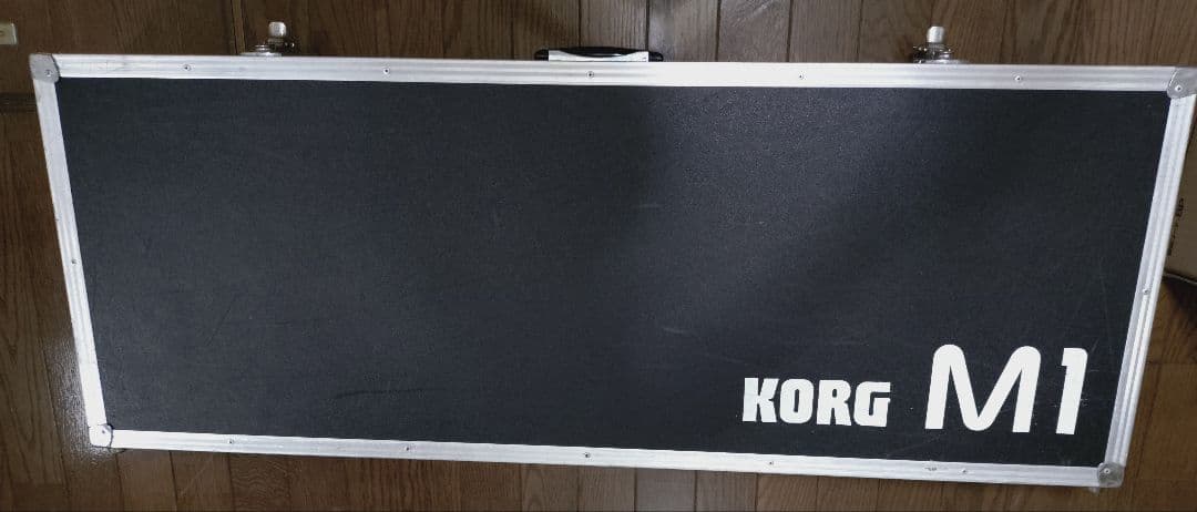 KORG M1　ケースつき
