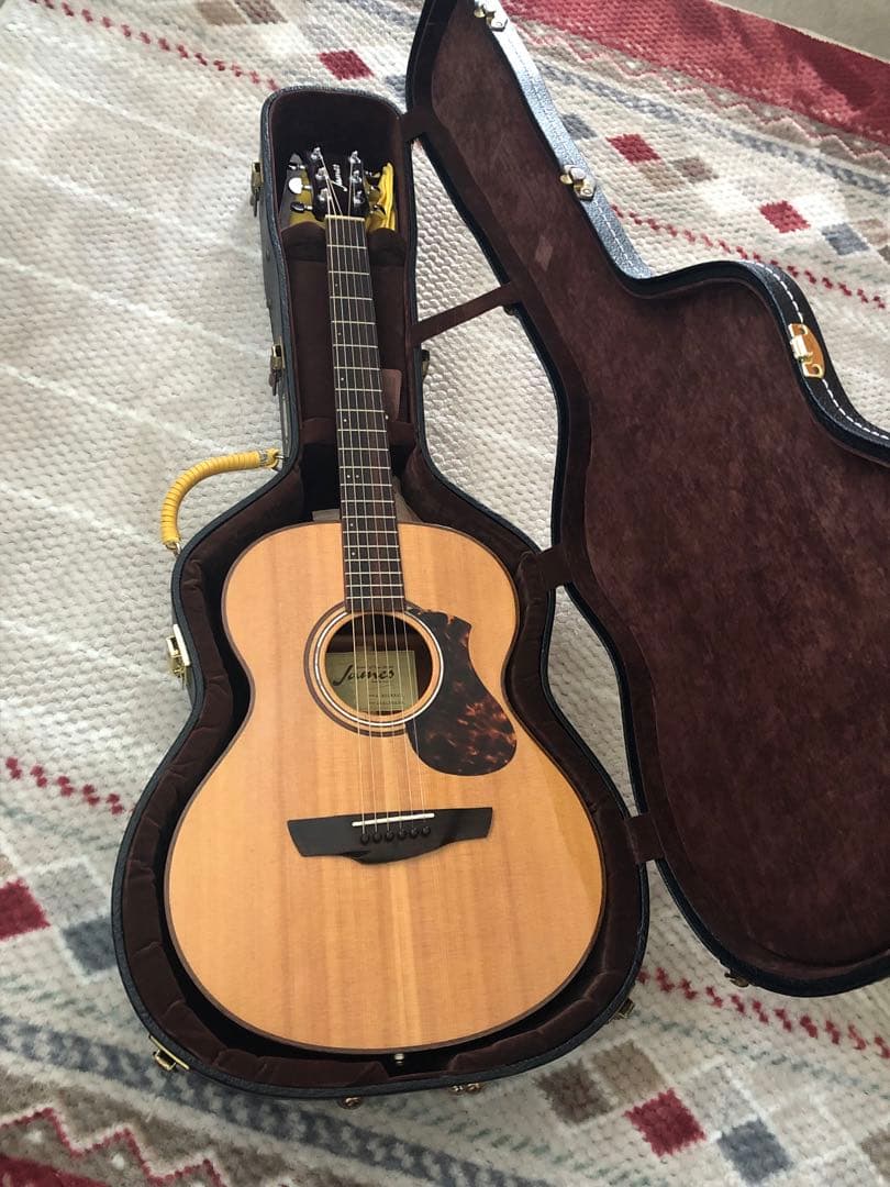 嘉彦です♪James J800ANAT アコースティックギター