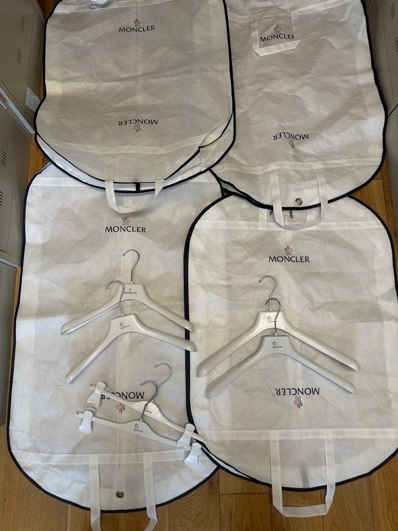 MONCLER ガーメントバッグ ハンガーセット