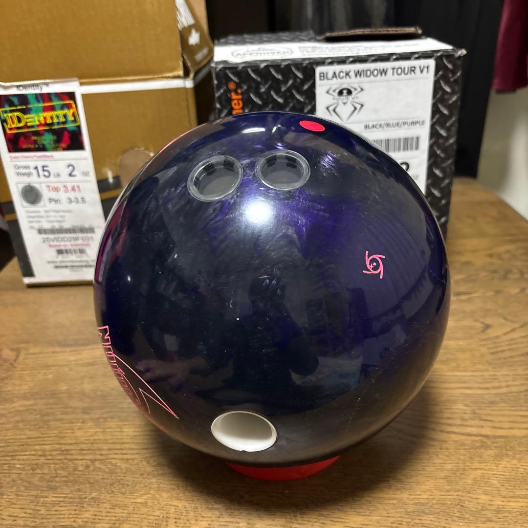 値下げ交渉〇 STORM TYPHOON ボウリングボール 15ポンド