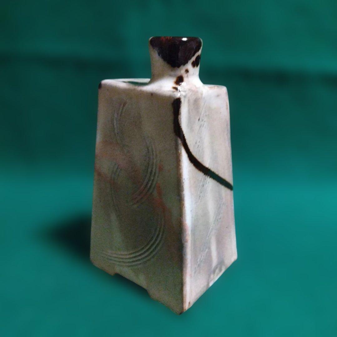 手彫り模様の陶器 四角形 木箱付き　龍山作