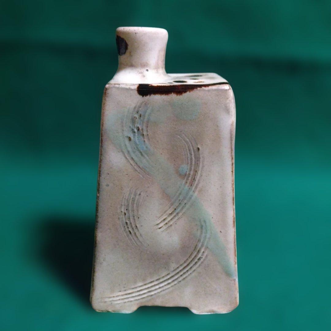 手彫り模様の陶器 四角形 木箱付き　龍山作