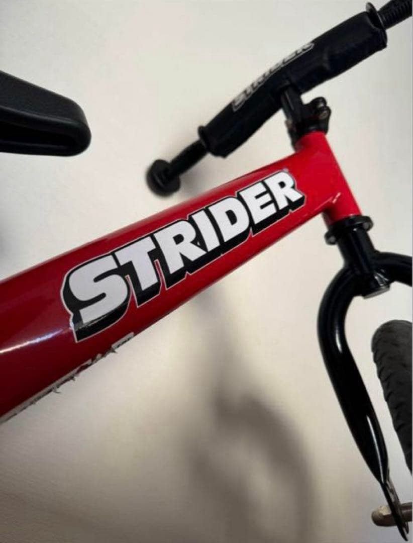 ストライダー　スポーツ　12インチ　新品純正品スタンド付き