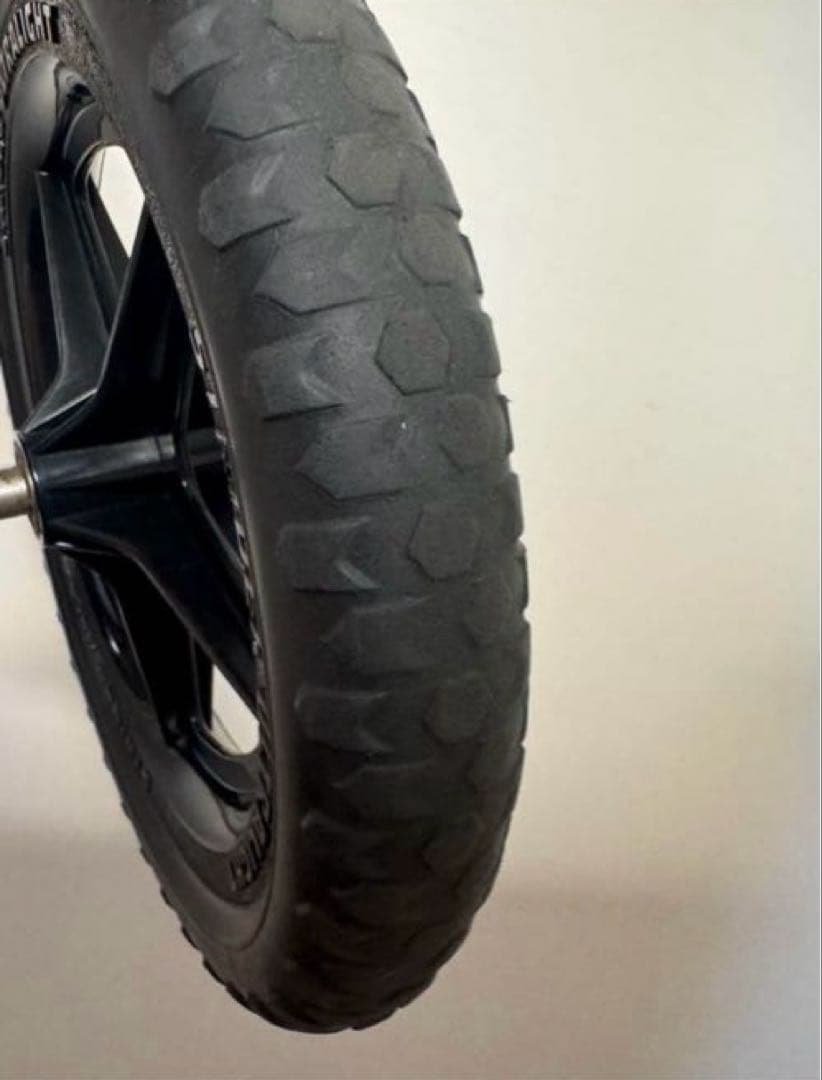 ストライダー　スポーツ　12インチ　新品純正品スタンド付き