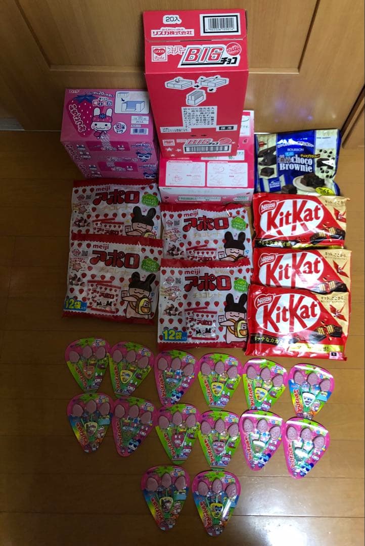 いちごつみ 、ビックチョコ、カプリコアポロ、キットカット