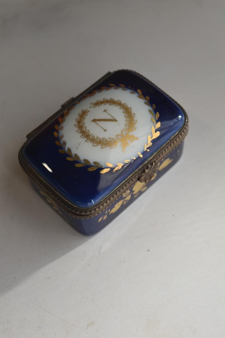 逸品ナポレオン　リモージュLimoges Castel　アンティーク　ピルケース