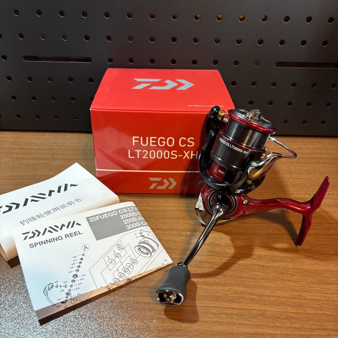極美品　ダイワ 25 フエゴ LT2000S-XH