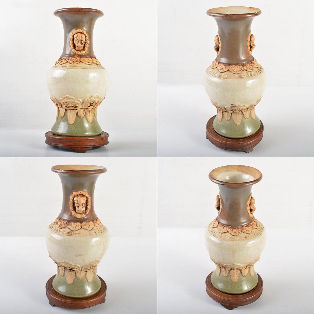 中国　耀州窯青磁　貼神獣面文瓶　唐木台付　在銘　M　R5981