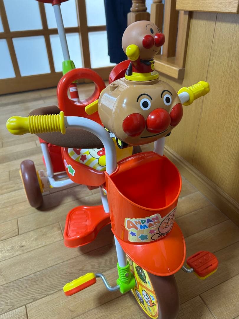 【値下げ・美品】アンパンマン・三輪車