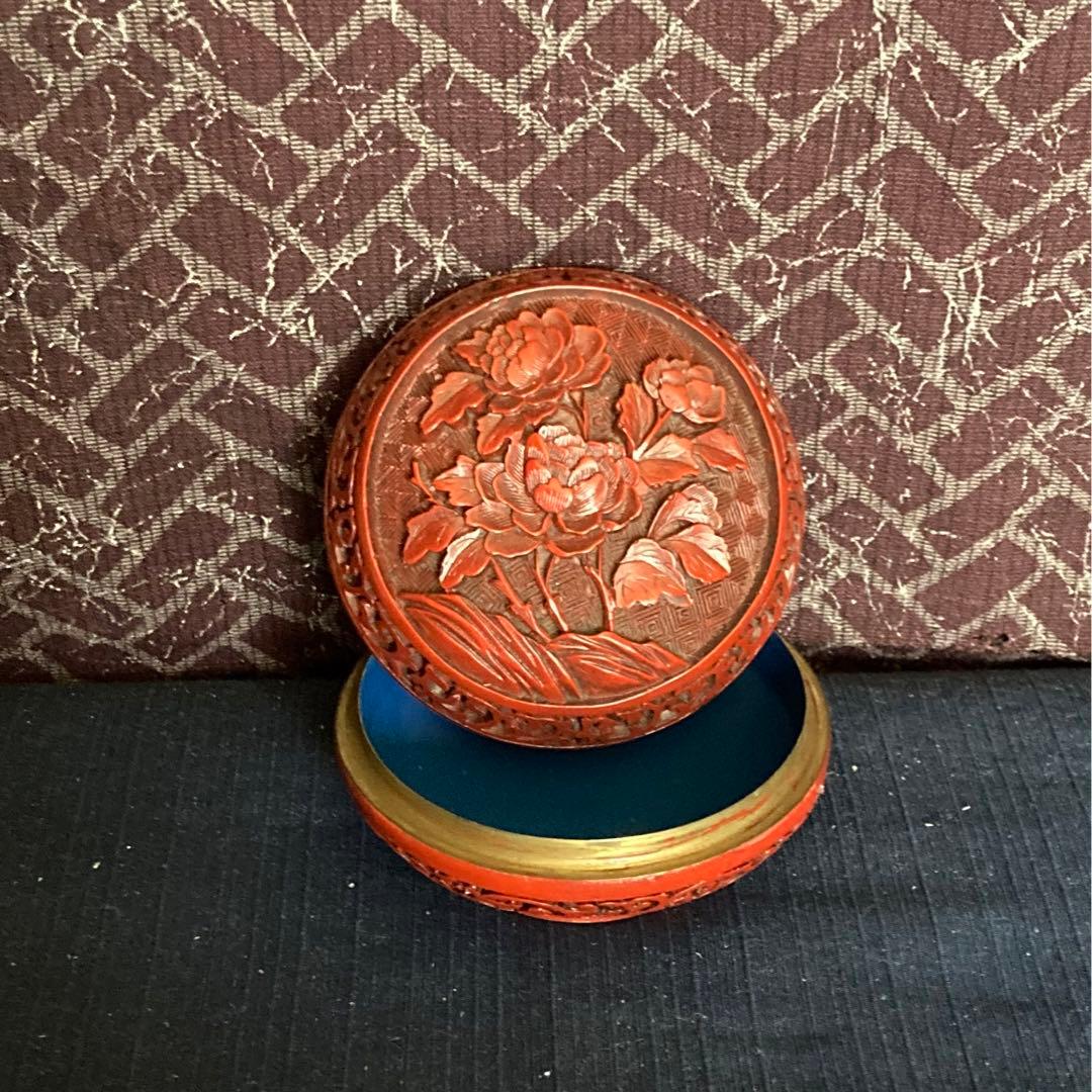 堆朱牡丹雷唐草文香合　中国工芸品