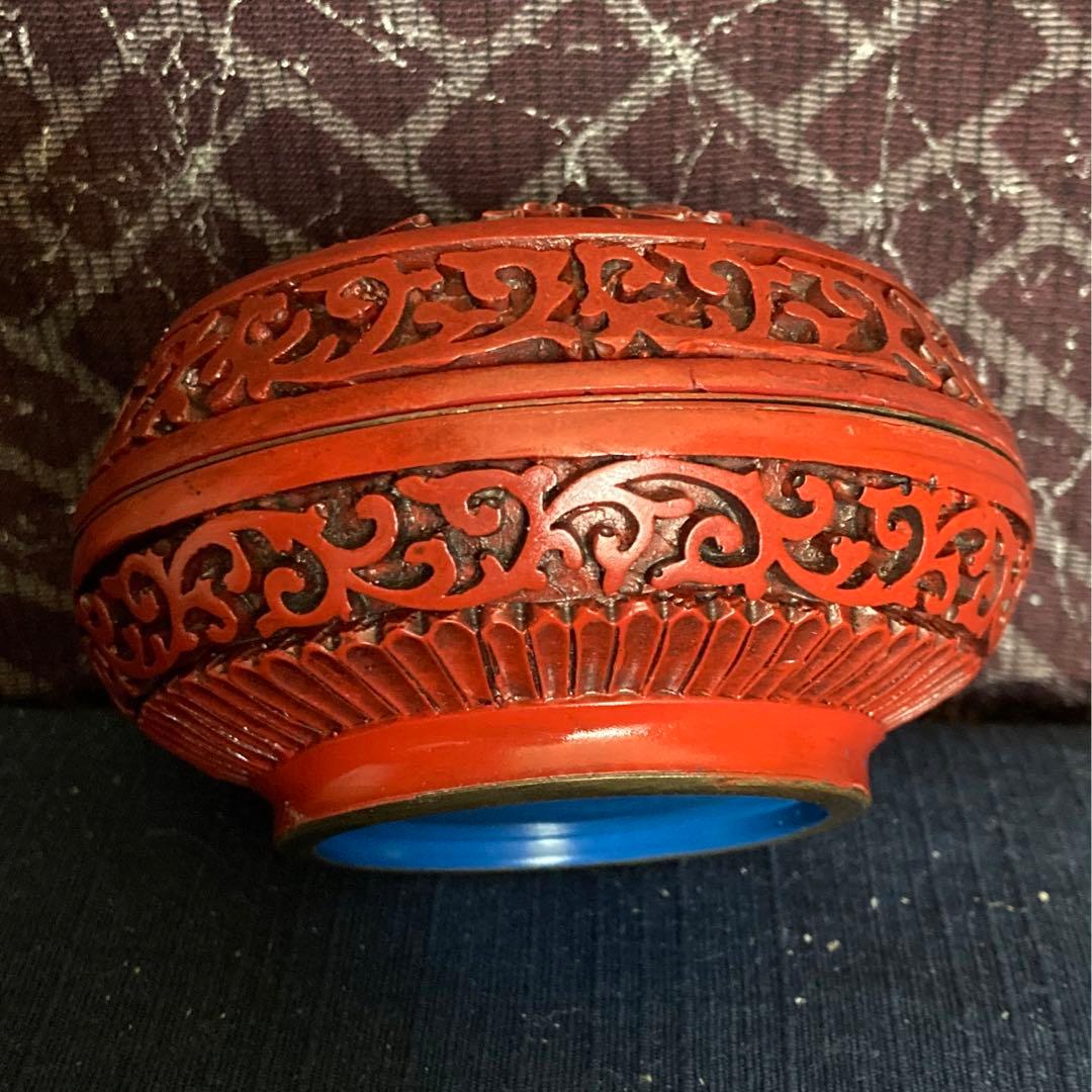 堆朱牡丹雷唐草文香合　中国工芸品