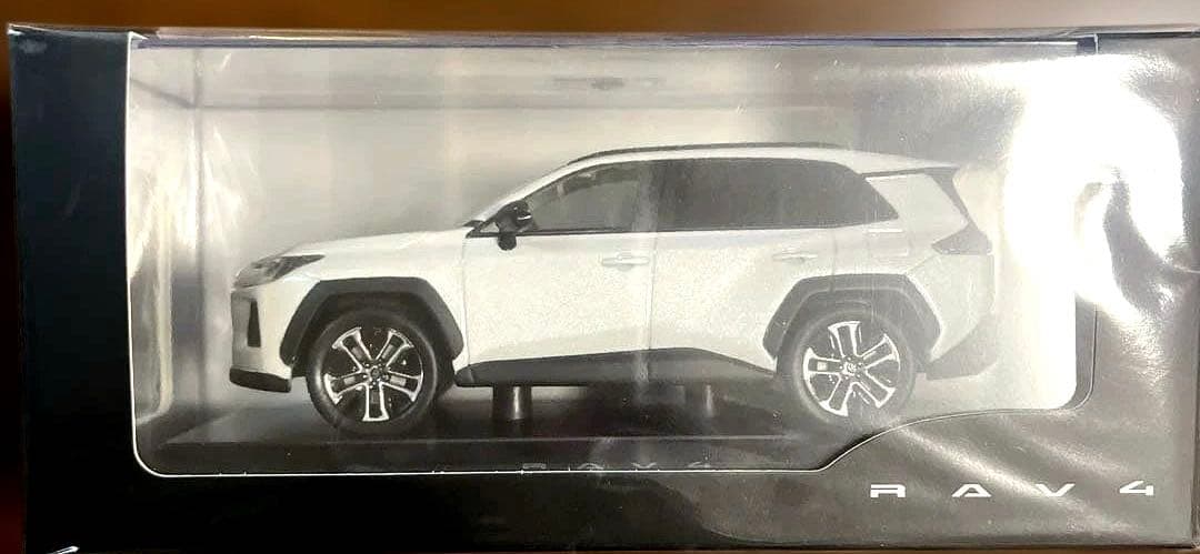 トヨタ新型RAV4 Zハイブリッドミニカー 1/30 カラーサンプルホワイト