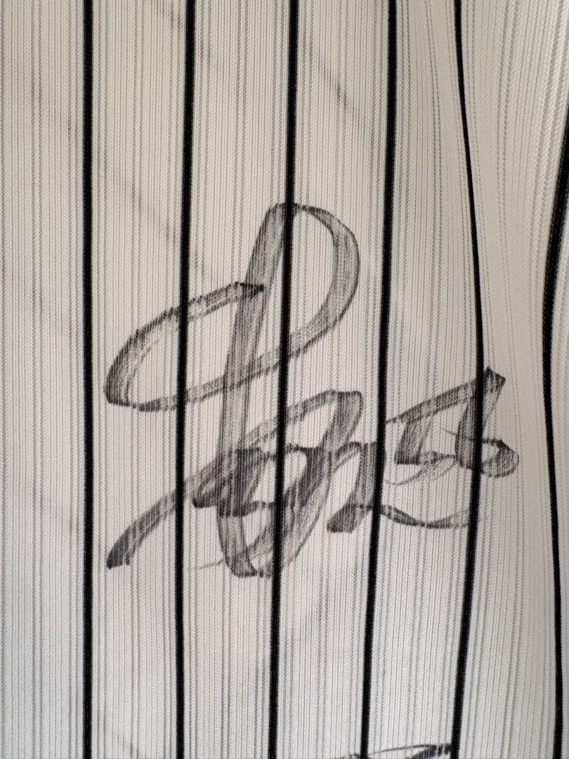 サイン入りユニフォーム寺地隆成 （確か）田中晴也• 中森俊介