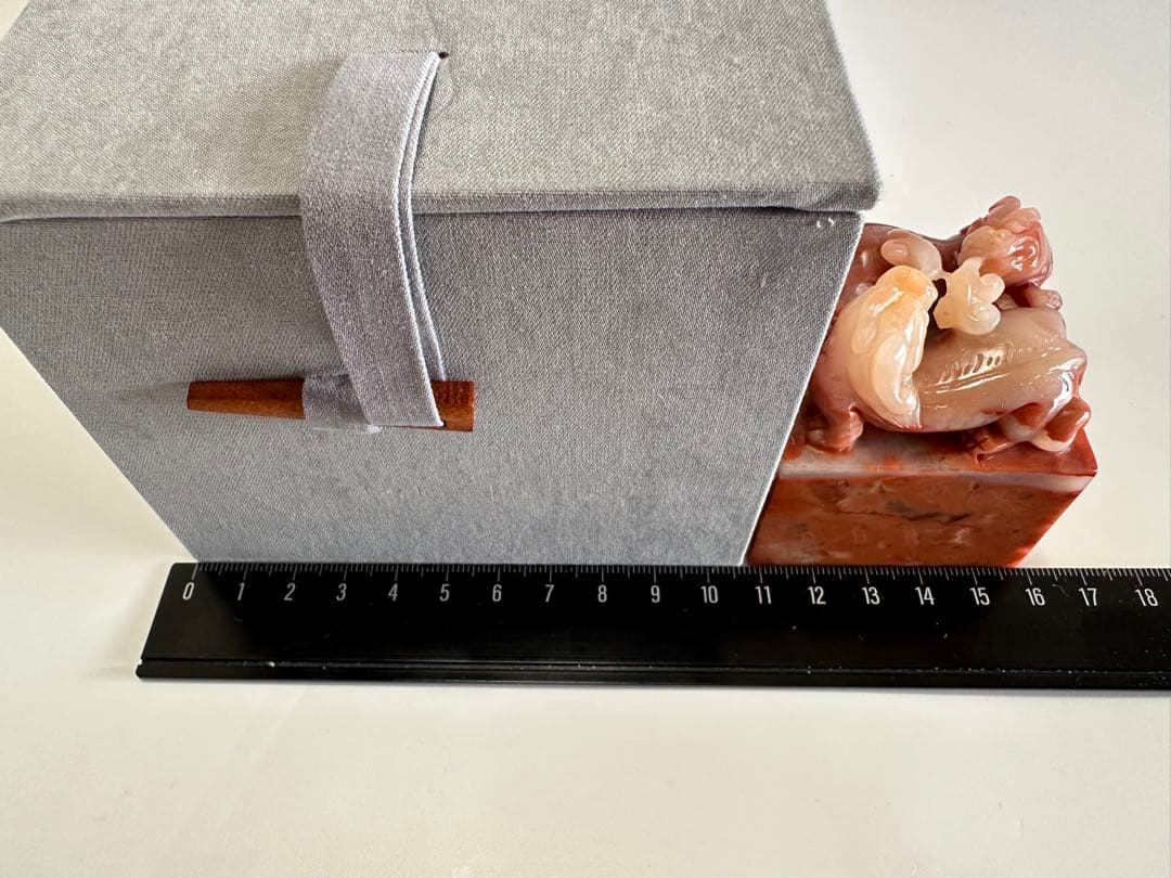 【螭虎献芝】大印面高級ラオス石　手彫り　篆刻　書道　印材　落款　遊印　雅号印箱付