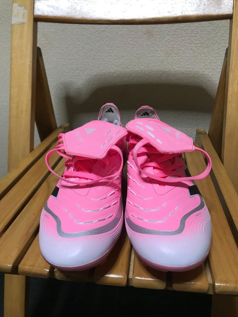 Adidas Predator ピンク サッカーシューズ