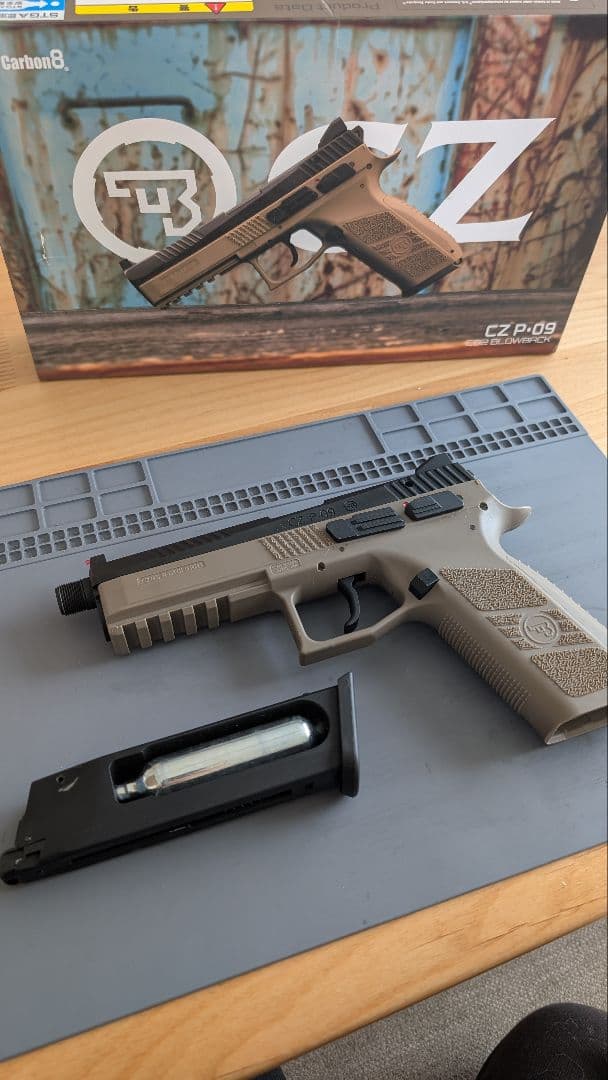 carbon8、CZ P-09 co2 、アウターバレルカスタム品、ボンベ2本