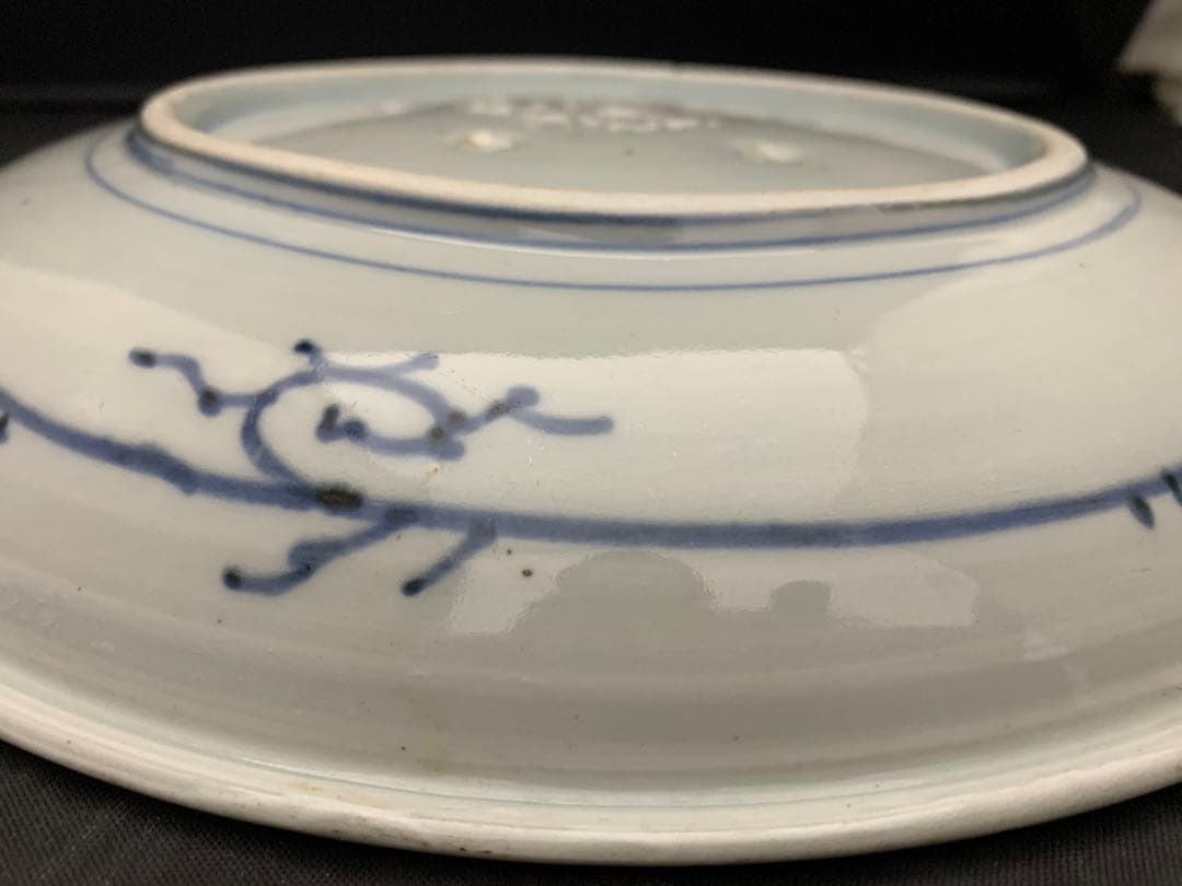 古伊万里　大皿　花　微塵唐草　捻り模様　約直径28.5㎝　/かけ有