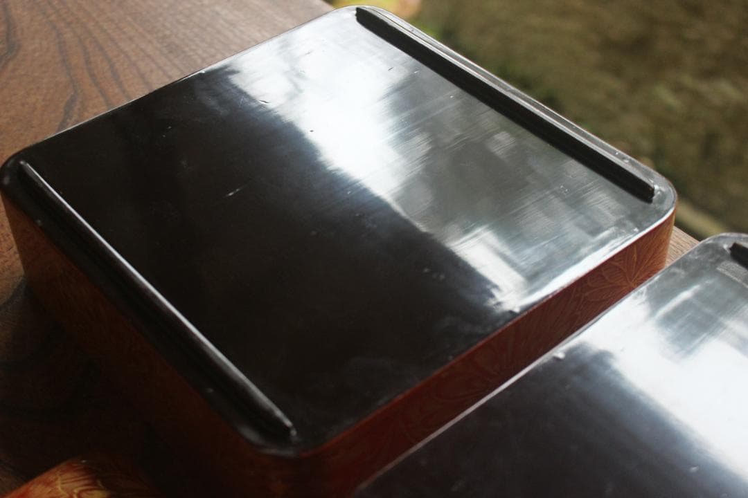 小傷あり！上質朱漆に極上菊詰沈金の映える輪島塗二段重（検重箱お重