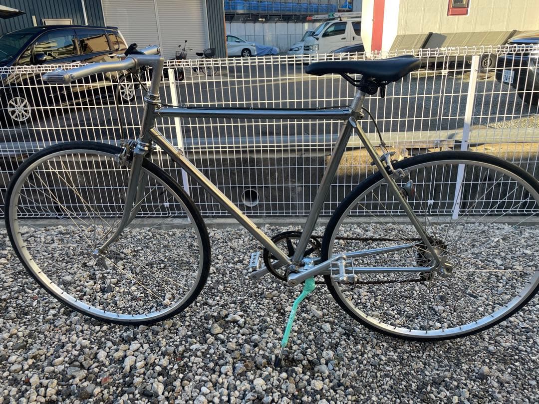 グレー スチールフレーム クロスバイク