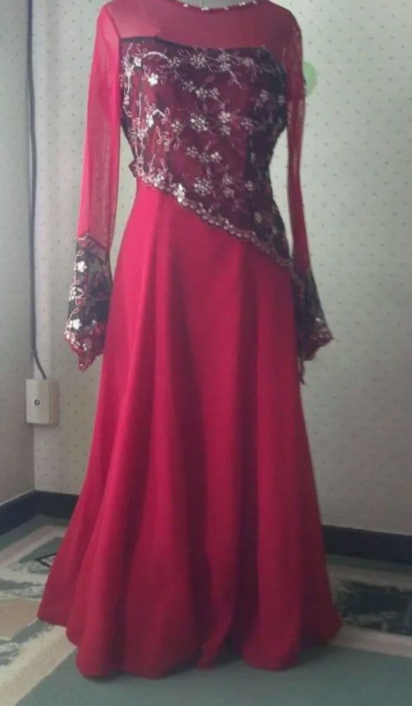 primaboutique 赤い刺繍入りフレアドレス Mサイズ