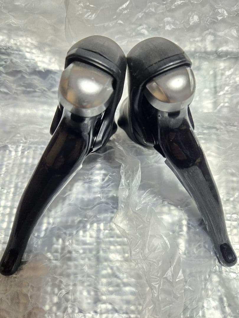 ほぼ新品シマノ Shimano 105 ST-5800 STIレバー 2x11s