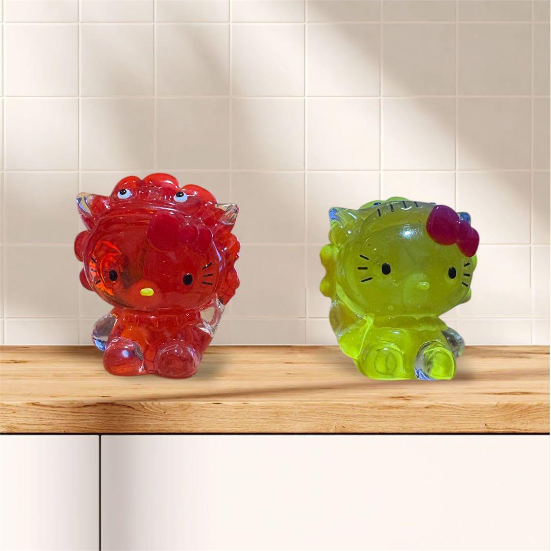 レア！！ハローキティ クリアフィギュア 赤 黄色　置物 サンリオ　沖縄限定