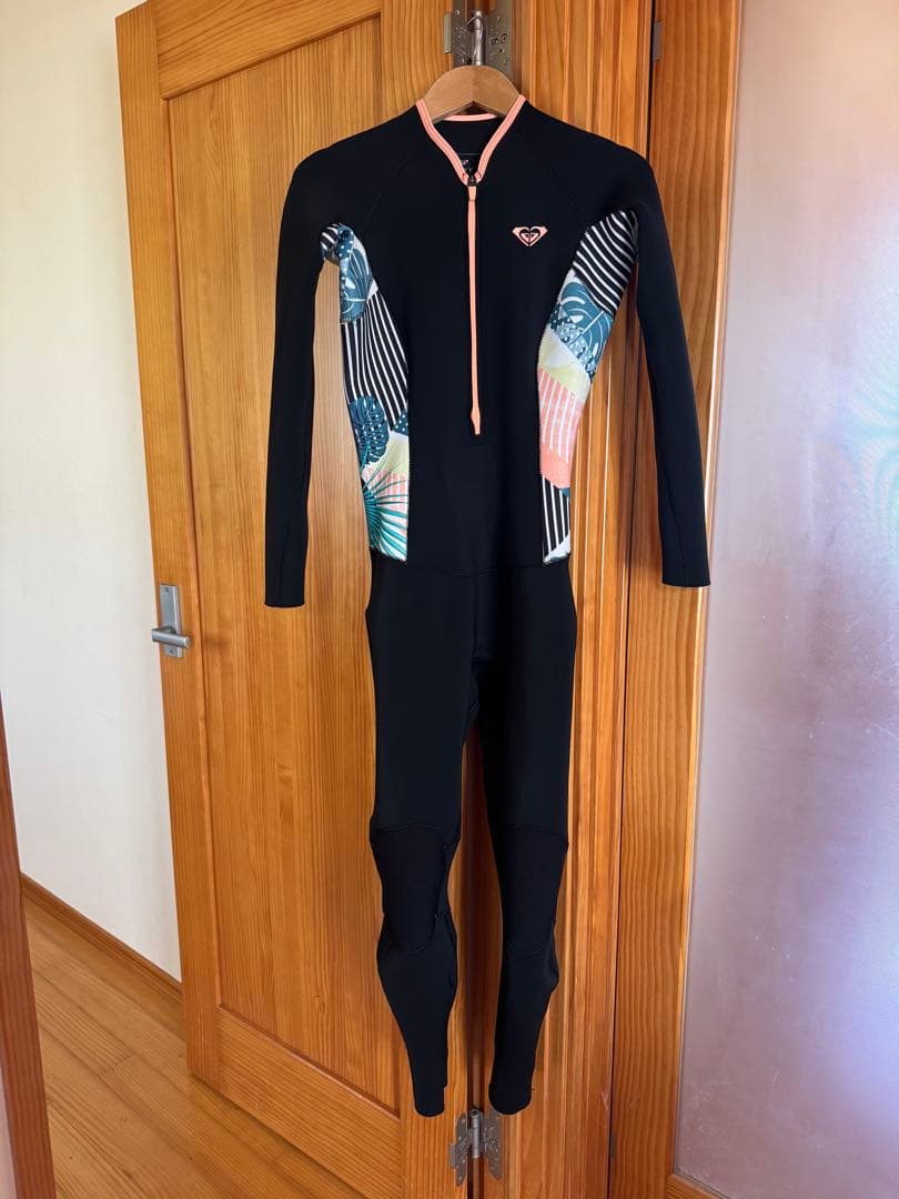 ROXY フルスーツ ブラック・マルチカラー