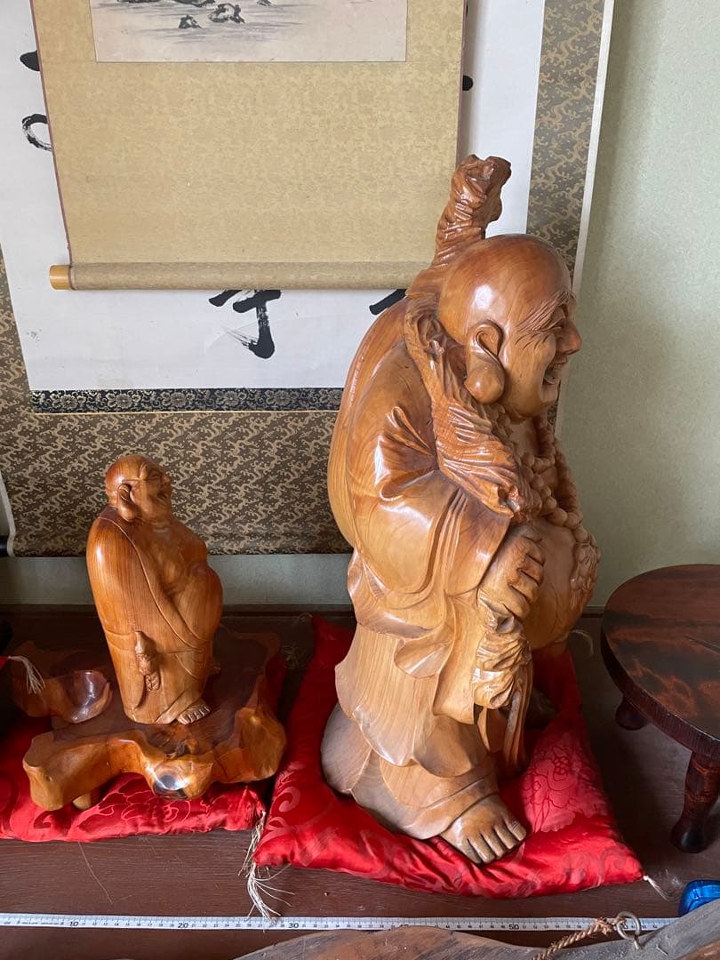 美品　骨董品　高級木彫り　大黒様　木製の笑顔の仏像セット　木彫り　赤い座布団付き