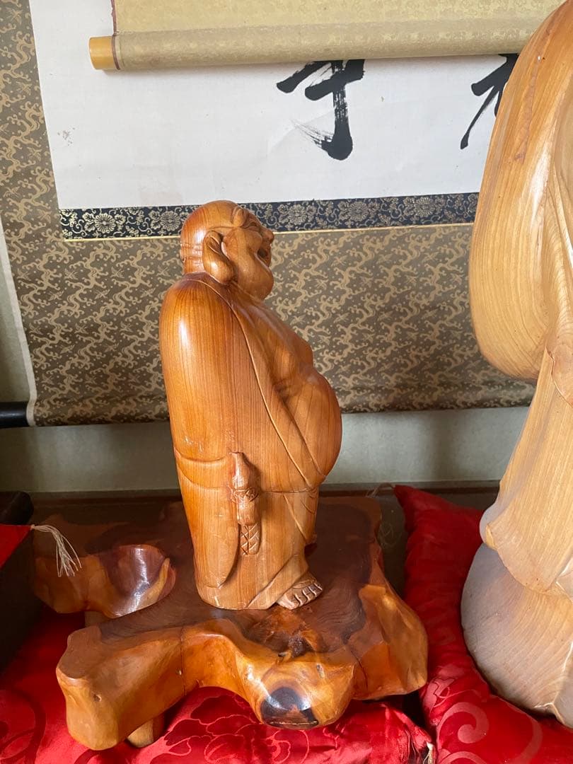 美品　骨董品　高級木彫り　大黒様　木製の笑顔の仏像セット　木彫り　赤い座布団付き