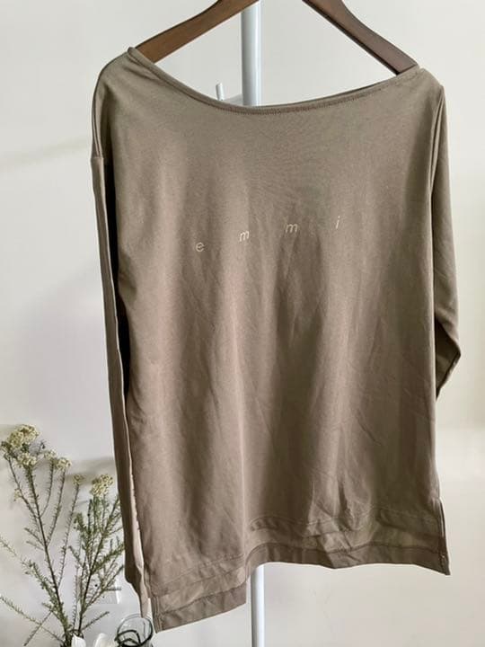 【エミヨガ新品2点セット❗️】ミニフラワーレギンス&ロゴアシンメトリーTシャツ