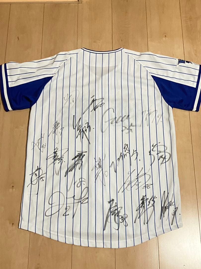 【18選手サイン入り】横浜DeNAベイスターズ レプリカユニフォーム　ワッペン型