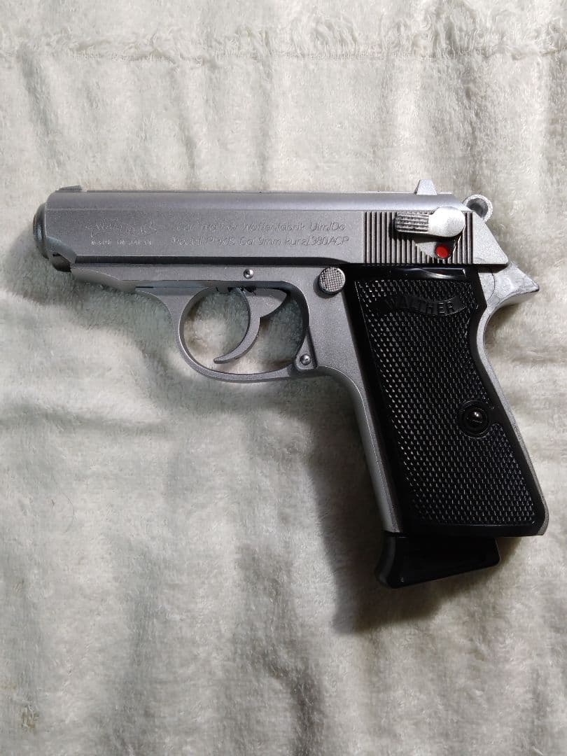 ワルサーPPK/S (シルバー塗装したもの)