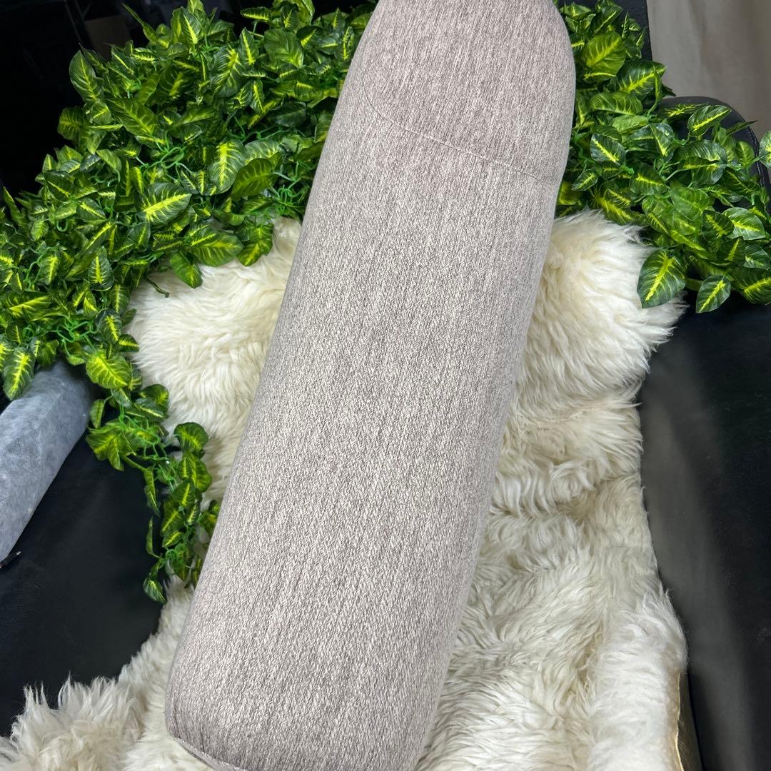 ヨガラボ　アングルドボルスター