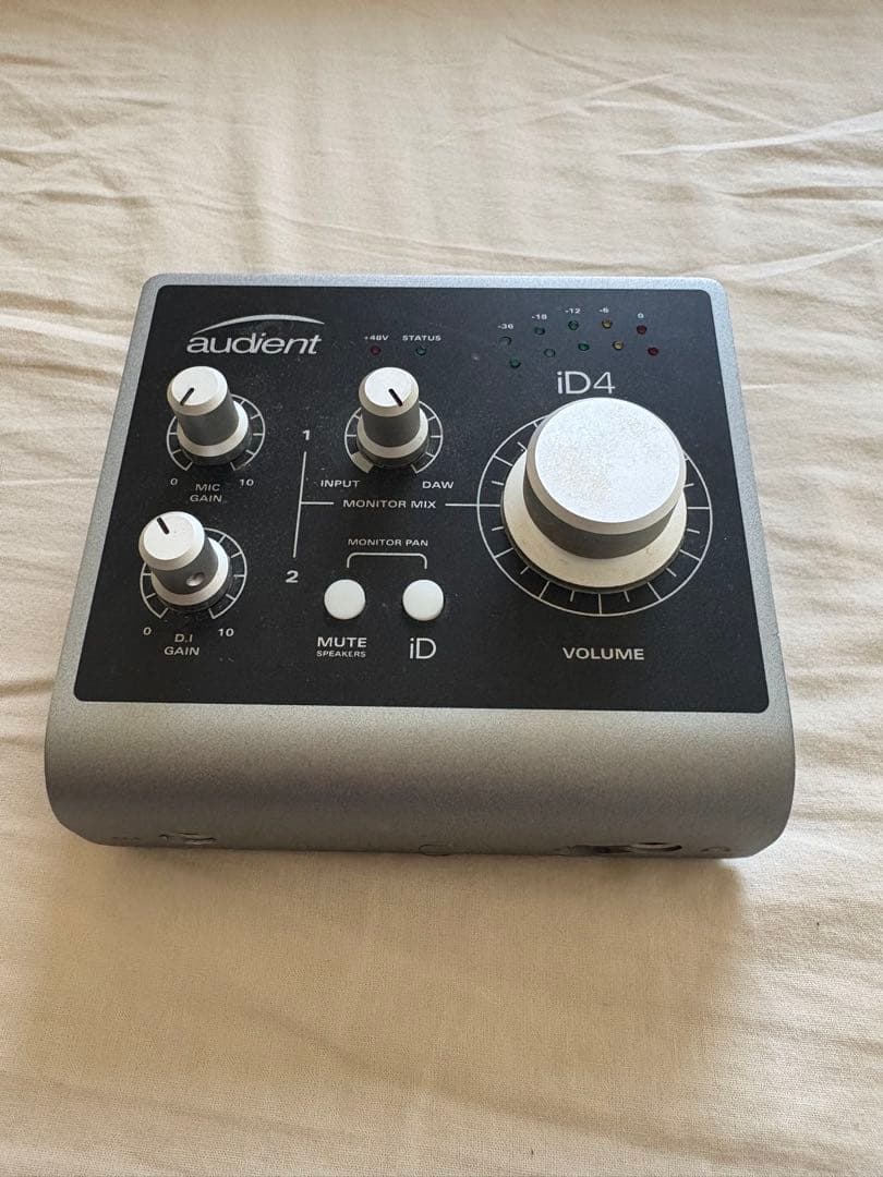 audient iD4 オーディオインターフェース