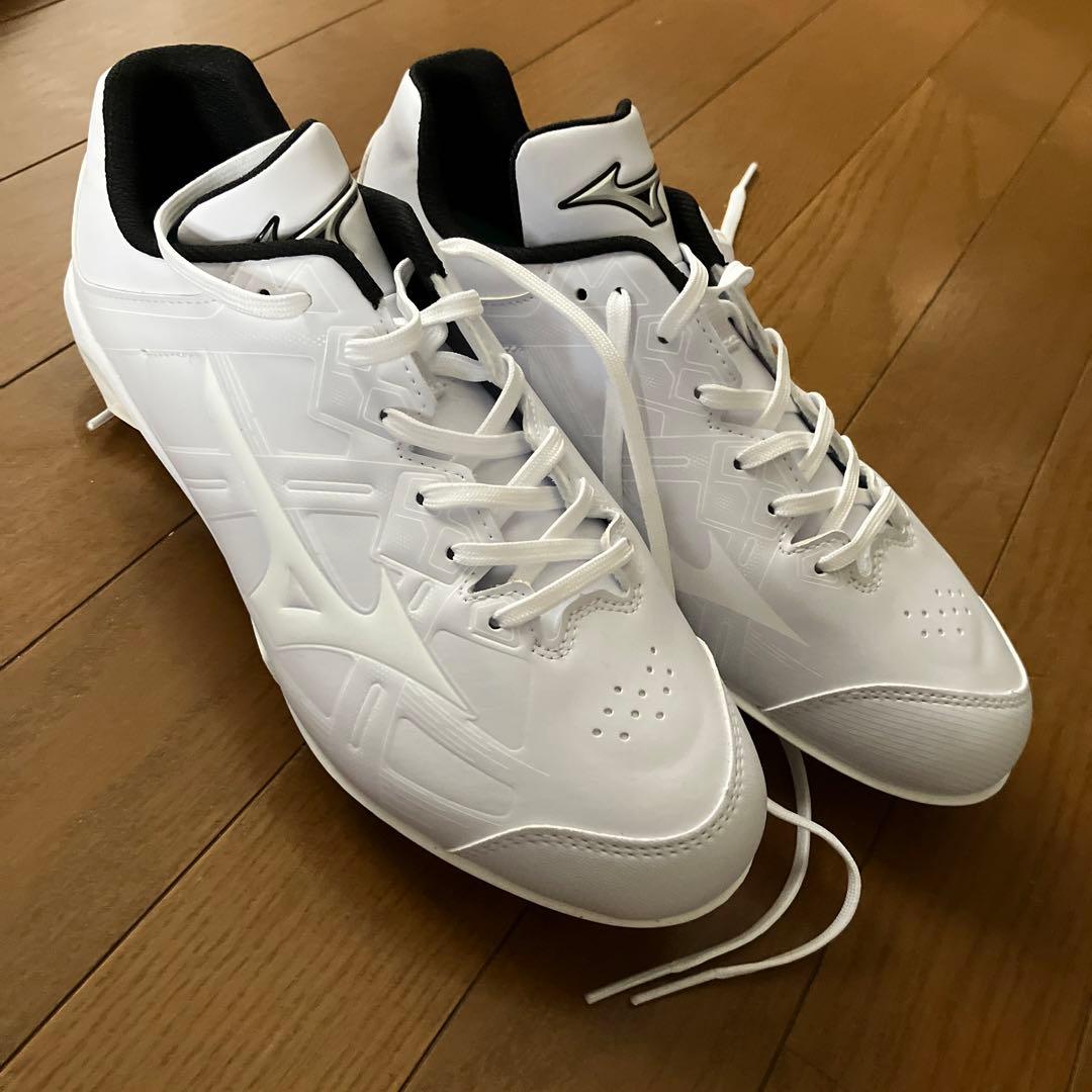 新品‼︎ 未使用金属スパイク 白ミズノ 野球試合に最適、基準対応、定価11000円