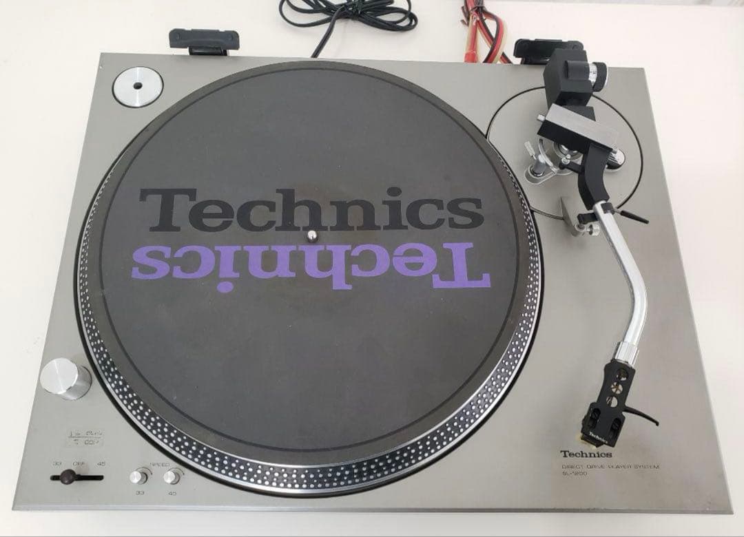 Technics SL-1200 ターンテーブル