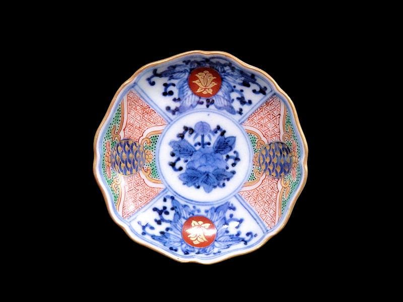 大聖寺伊万里　染錦　青海波に毘沙門亀甲紋　花の図　豆皿　E187AS-CIm