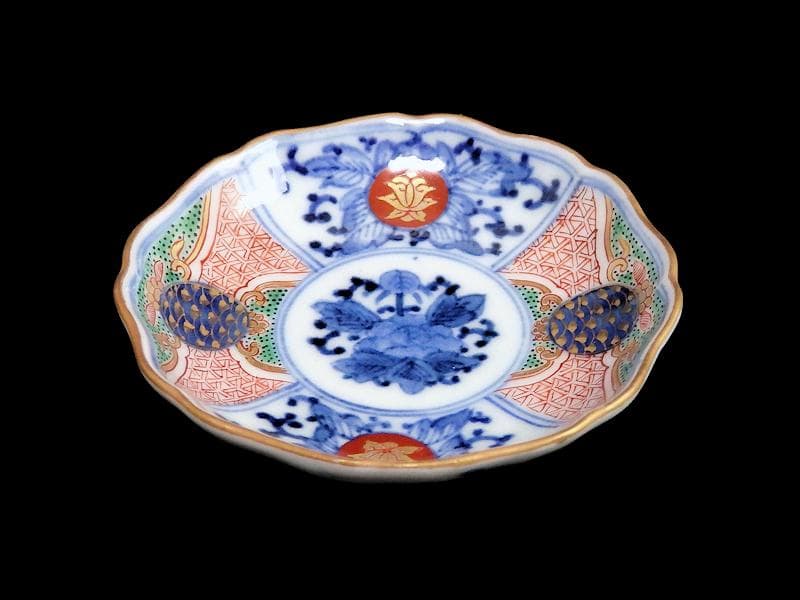 大聖寺伊万里　染錦　青海波に毘沙門亀甲紋　花の図　豆皿　E187AS-CIm