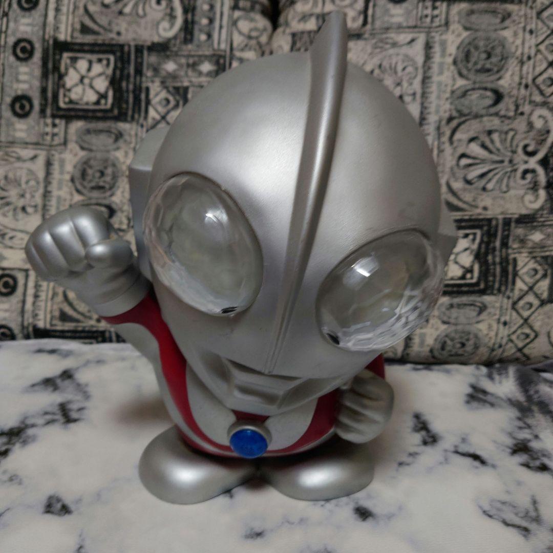 ウルトラマン フィギュア シルバー 赤