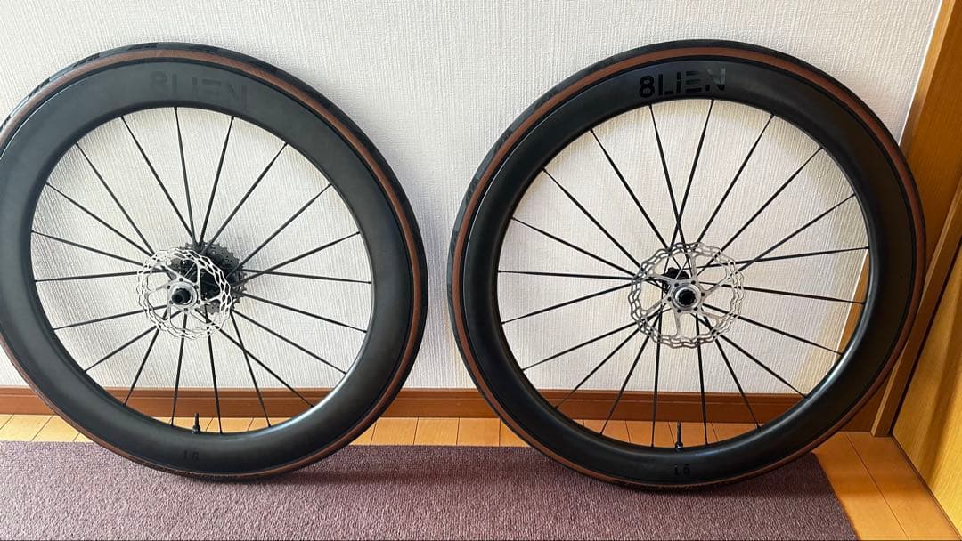 【Xmas特価】8LIEN カーボン　ワイドバージョンF50 R60 ホイール