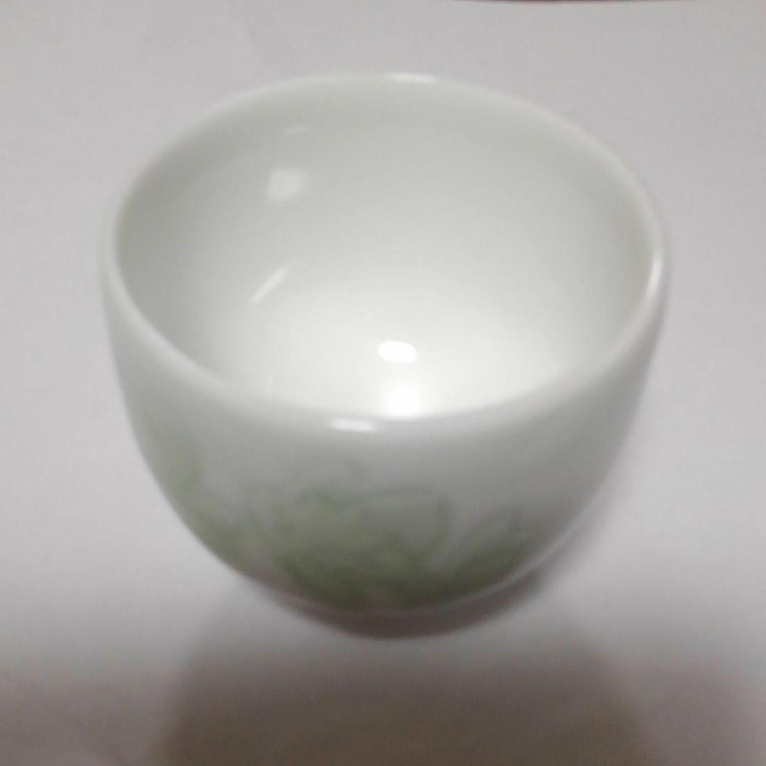 井上萬治　白磁緑釉彫文ぐい呑