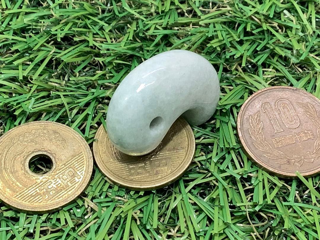 ⭕️淡緑のまだら模様（高品質淡緑色）糸魚川翡翠勾玉　鑑定機関鑑別書付　本物の極上品