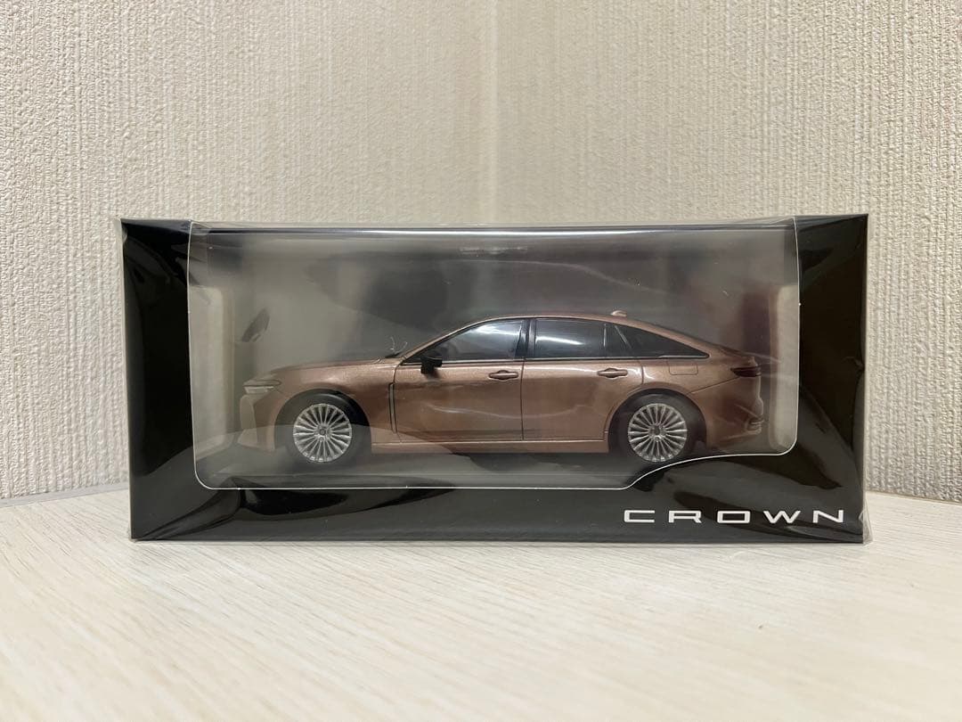 トヨタ CROWN ブロンズ　ミニカー　カラーサンプル HEV