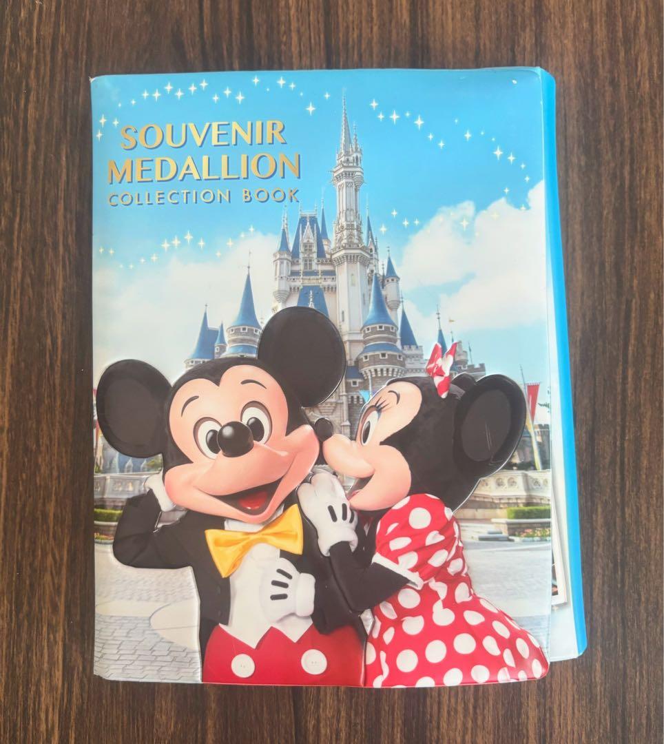 ディズニーリゾート メダルブック 35周年記念メダル+2018年メダル　計42枚