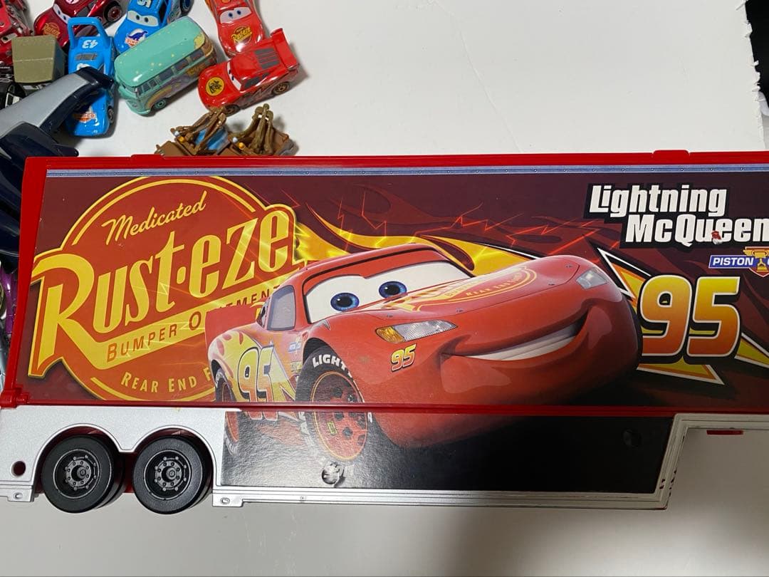 ディズニー カーズ トミカ たくさんのせよう!大きなマックトレーラー&シドレー